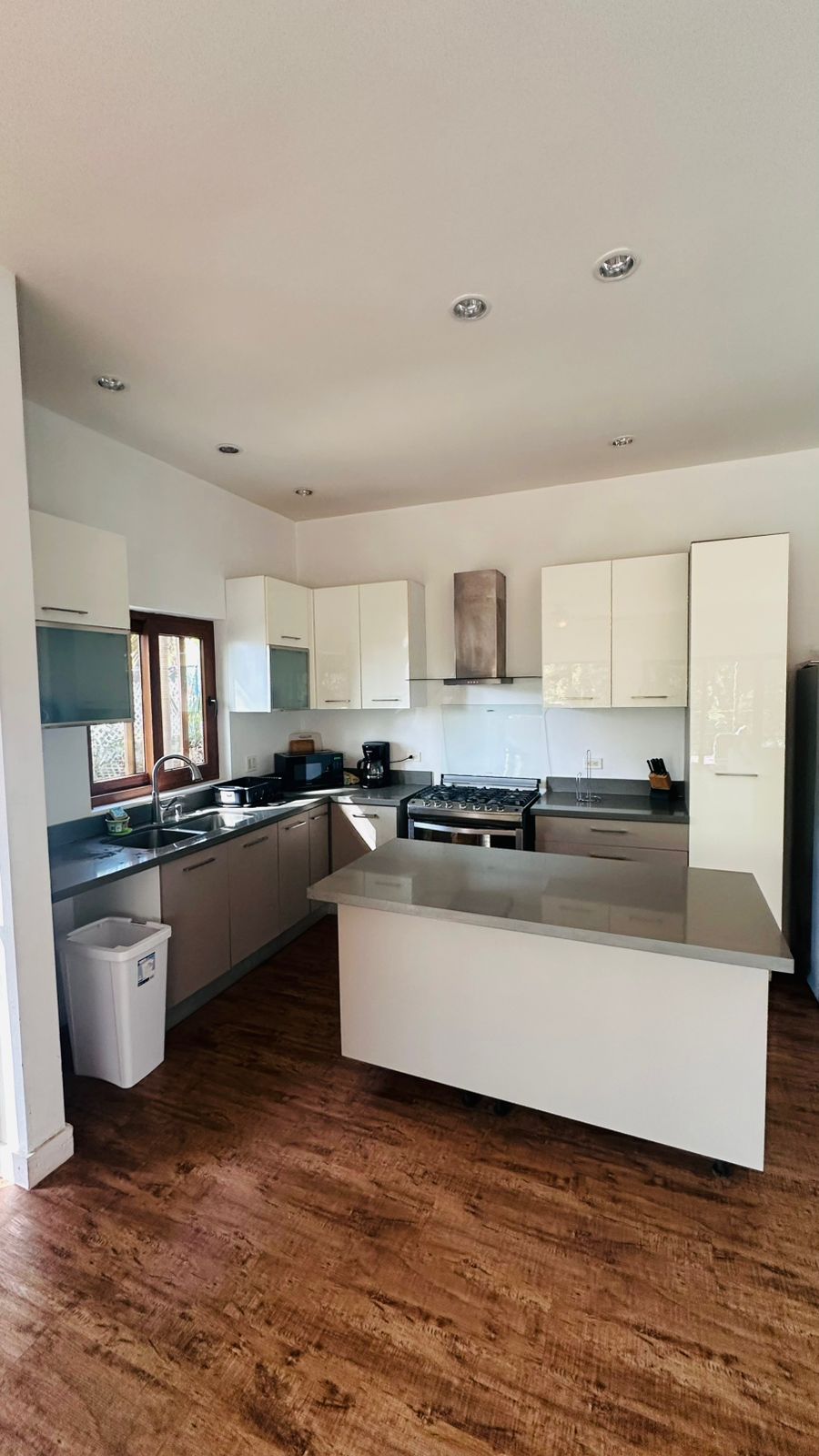 Fully equipped modern kitchen at Gemini I