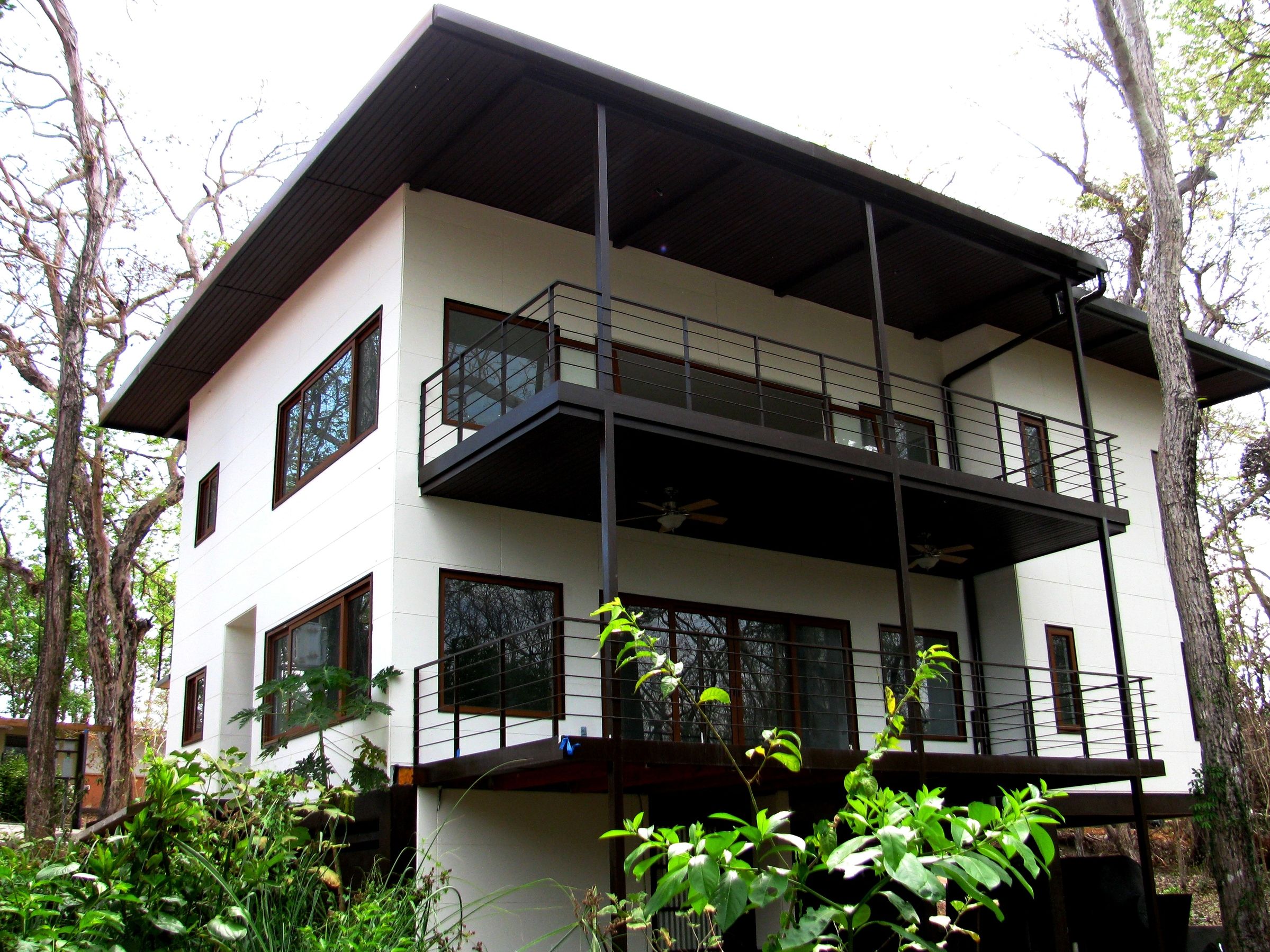 Gemini Villas — a modern white villa nestled among the trees on Contadora Island